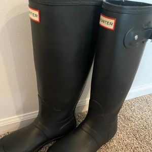 Women’s size 7 hunter black boots